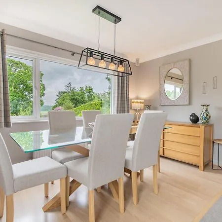 Macallan - Spacious House With Roof Terrace