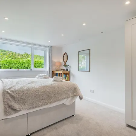 Macallan - Spacious House With Roof Terrace *